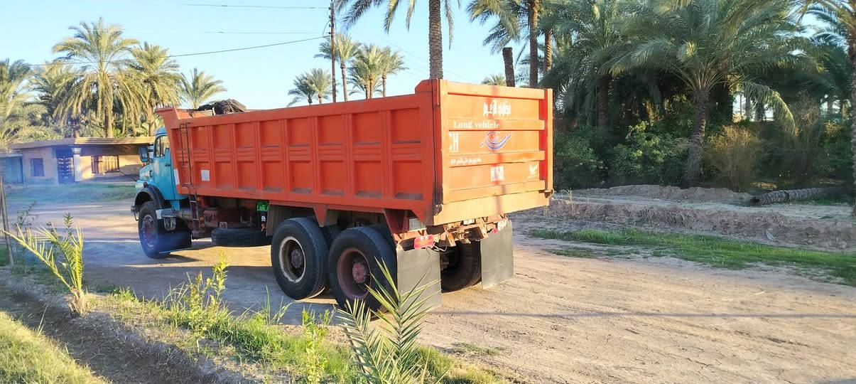 السلام عليكم للبيع اقجم موديل 1979 رقم نينوى لل 28 محرك مكفول من تبخير وتنقيص كير 110 جديد دنكير اقجم اكسنات نص جي اف البي بولبرن چبير بدي نضيف قمارة بلادية فقط الشباك واللغوده مصبوغات دوشمه جديدة تخم تاير السعر 40 وبيها مجال مكاني بغداد المشاهدة للاستفسار *********** ////***********
