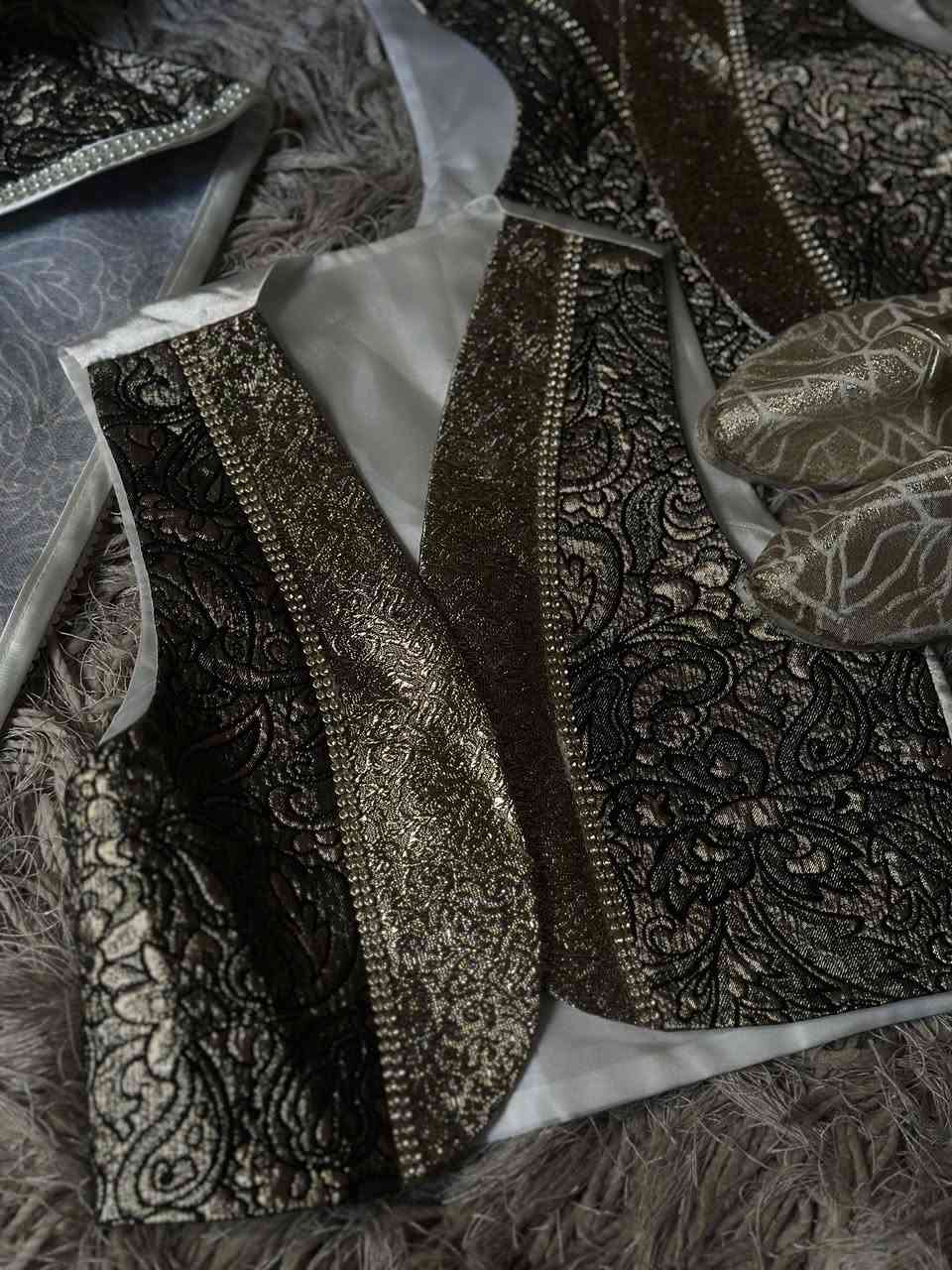 زي. سلطان متكون من 6 قطع  يلبس من سنه إلى. سنتين


**إذا كنت صاحب هذا الإعلان وتريد حذفه لأي سبب، رجاءا أرسل رسالة إلى الدعم الفني**