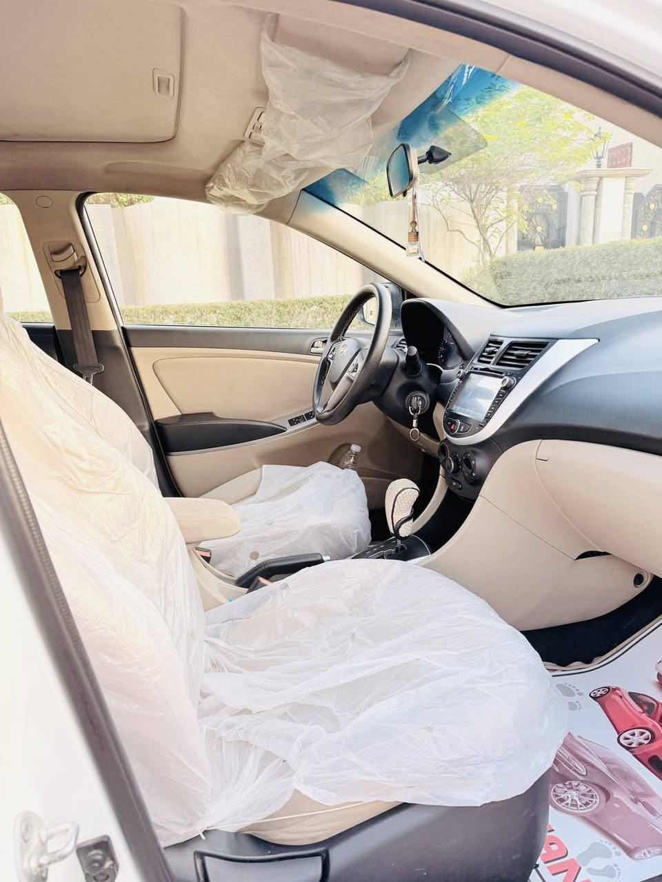 السلام عليكم للبيع اكسنت 2016 خليجي فول مواصفات فتحة مكينة 1600 شاشة اصلية ماشية 68 رقم بغداد الجديد بيها صبغ بالجاملغ الامامي وباب الصدر وبارد بالجاملغ الخلفي والباقي كفالة كير ومكينه كفالة صدر وتايرات جديد السعر 102 ورقة وبيها مجال بسيط للاستفسار ((***********)) مكاني بغداد زيونة.
