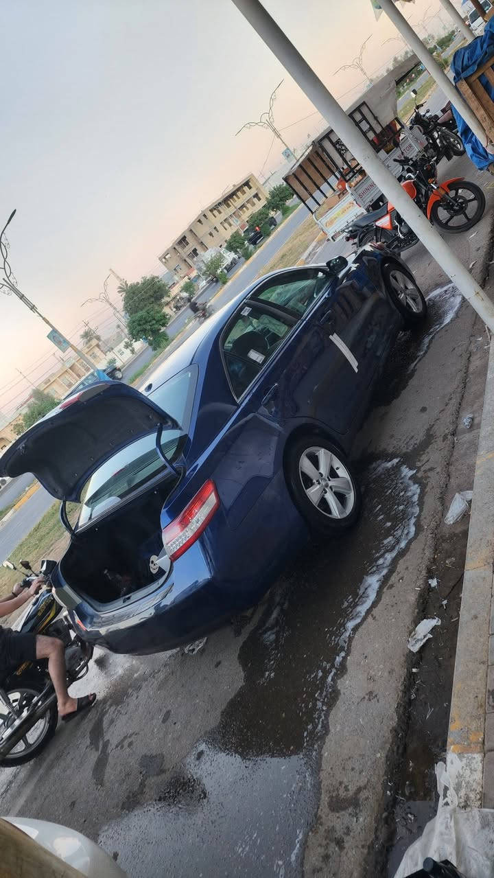 كامري ٢٠١٠ سعر ١١٠ بيهه مجال ***********بيه ٢ قطعه بسيطه وقطعه تبديل بلادي نفس لون
