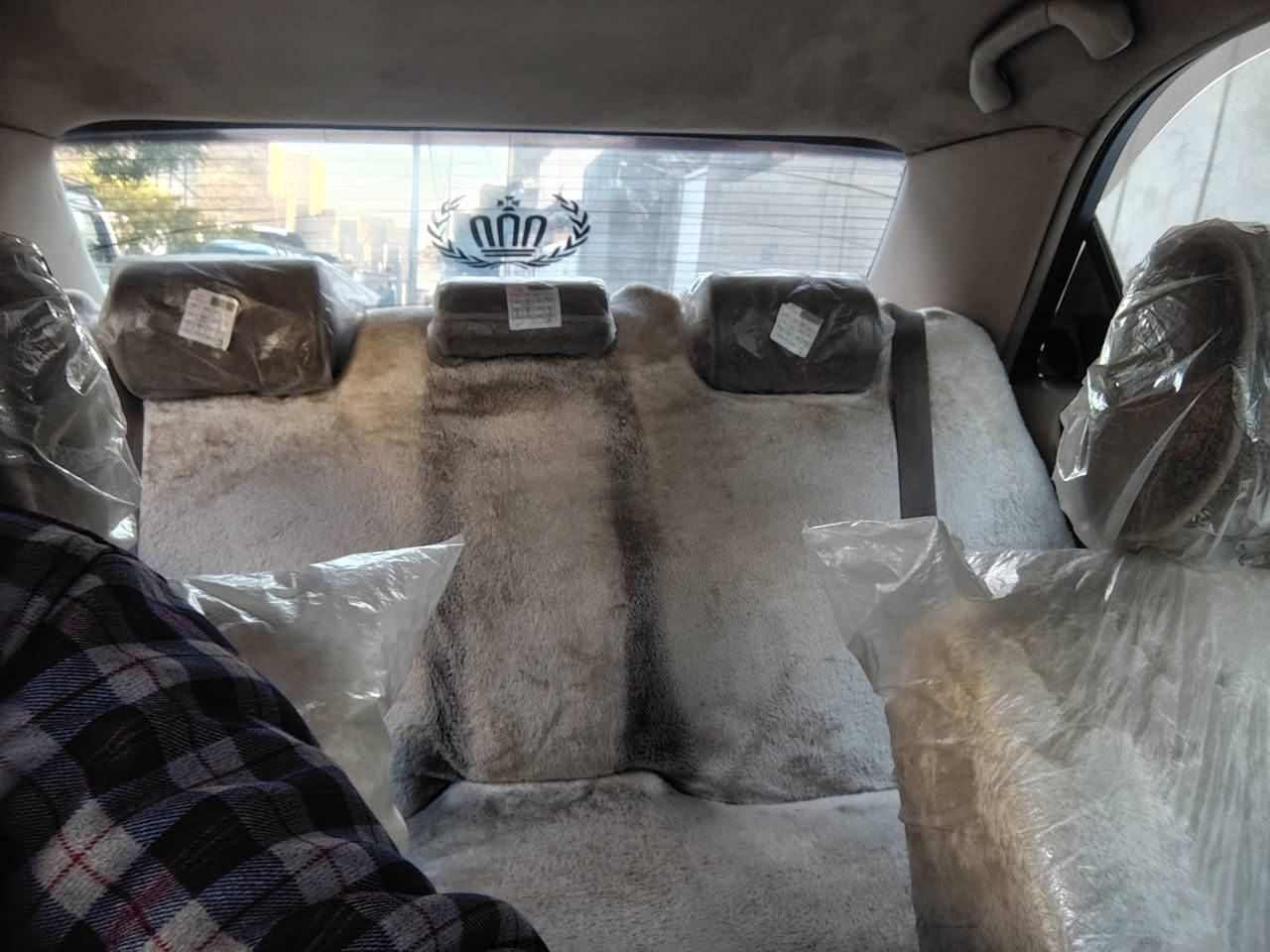 سلام عليكم ملكة ٢٠٠١ سيارة جاهزة وحلوة مكفولة من الكص رقم كركوك محرك ديفور صغير مفحوصة قرار ٤٨ بيها بس جاملغ الخلفي السعر 85 $رقم الهاتف ***********
