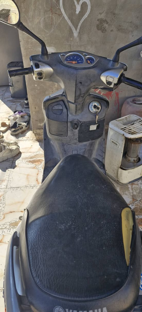 سلام عليكم دراجه سكنز فحل حلوه ونضيفه بس متروكه ب 400 رقم ***********
