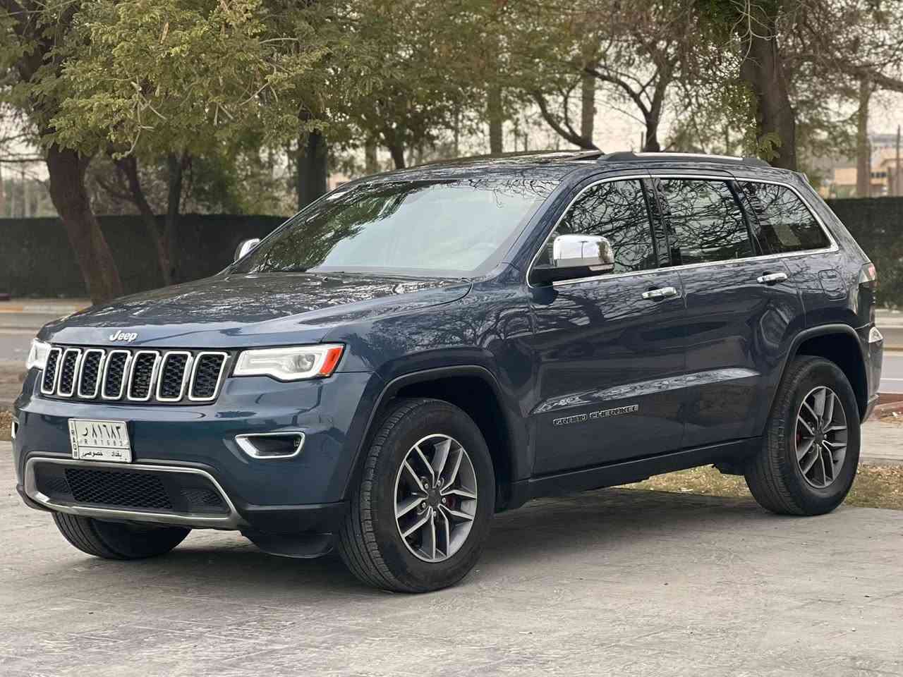 ‏‎جيب شيروكي موديل 2020  امريكي
‏‎
ماشيه 63الف mi رقم بغداد. 💯
بصمه‎ ⁃ فتحة سقف / كشنات كهرباء  / رادار خلفي امامي  / رادار جانبي / النقطة العمياء  /حساسات امامية وخلفية-  /شاشة كبيره- /محرك 6 سلندر  /   /دفع رباعي 4*4 - كشنات  جلد / توقف ذاتي / صندوق كهرباء  / 

عنوان بغداد العطيفيه 📍📍سونار داخل الصور ❗️

للتواصل :***********.     198
