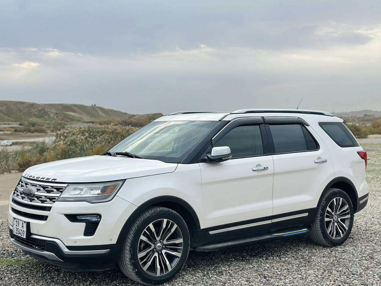 فورد اكسبلور 2018 ماشية 81 الف محرك 3500 مواصفات بلاتينيوم اعلى فيئة بالفورد قيادة ذاتية كشنات تبريد و تدفئة استيرن و كشن خزن ميموري بنوراما باب خلفي جك 
زجاج امامي من يمطر ماسحات يشتغل اوتو كشنات خلفي كهربائي  استيرن هيتر  تشغيل عن بعد ابوابات بصمة بعد اهواي مواصفات بيه  بصمات اثنيناته موجودة 

السيارة بيه جاملغ امامي الأيمن كلير فقط بسبب شخط شرط فحص 
السيارة بسمي تحويل وكالة مضمون  عنوان قضاء كلار تابع سليمانية 
السعر 223 
***********

ملاحضة عندي فيديؤ كامل للسيارة
