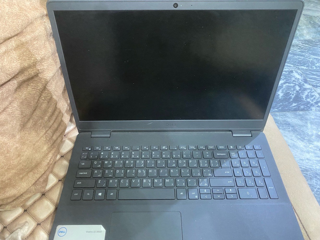 السلام عليكم 
لابتوب للبيع DELL سلم 
نظافة 95‎%‎ غير داخل تصليح استعمال قليل

* المعالج:
    Intel Core i7-1165G7 الجيل 11
    سرعة 2.80GHz وتصل أعلى بالتيربو تقريباً إلى 4.7GHz
* الرام:
    8GB DDR4 بسرعة 3200MHz
* كرت الشاشة:
    NVIDIA GeForce MX330 بحجم 2GB
    * كرت مدمج Intel Iris Xe Graphics
* التخزين:
    HDD سعة 1TB تقريباً (932GB usable)
* النظام:
    Windows 10 Pro 64-bit
    إصدار 22H2
* نوع الجهاز:
    Dell Vostro 3500

تقييم الأداء

* ممتاز للدراسة، الأوفيس، التصفح، البرمجة، والمونتاج الخفيف.
* يشغل ألعاب متوسطة مثل:
    * GTA V
    * Valorant
    * PES / FC
    * PUBG على إعدادات منخفضة إلى متوسطة.

السعر 900 ألف 
للاتصال ***********
واتساب ***********
شنو موديل اللابتوب بالضبط؟ وإذا تعرف المواصفات الكاملة مثل المعالج، الرام، وسعة التخزين اذكرها.: 
DELL 
هل البطارية بعد تتحمل لو تحتاج شحن بسرعة؟ وشنو وضع الشاحن/الملحقات هل شامل ويا الجهاز؟: 
بطارية استخدام قليل وبحالة جيدة
هل بيه أي خدوش، كسر، أو عيوب خفية؟ وهل الجهاز انفتح عليه صيانة أو تبديل قطع من قبل؟: 
لا
بأي مدينة/منطقة موجود؟ وهل تفضّل البيع استلام يد بيد لو ممكن توصيل؟: 
بغداد /بيع يد بيد
شنو سعرك النهائي أو قابل للنقاش؟: 
900 قابل للنقاش