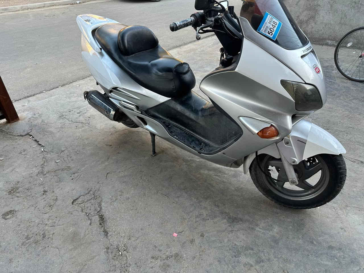 السلام عليكم فورزه سويج صفر سته دراجه كامله بيها بس كسر بل جملغ وكسر بل صفحه دراجه دراجه ناعمه شلعه معدل فول السعر٧٠٠ وبيها مجال مكان حي العامل ***********
