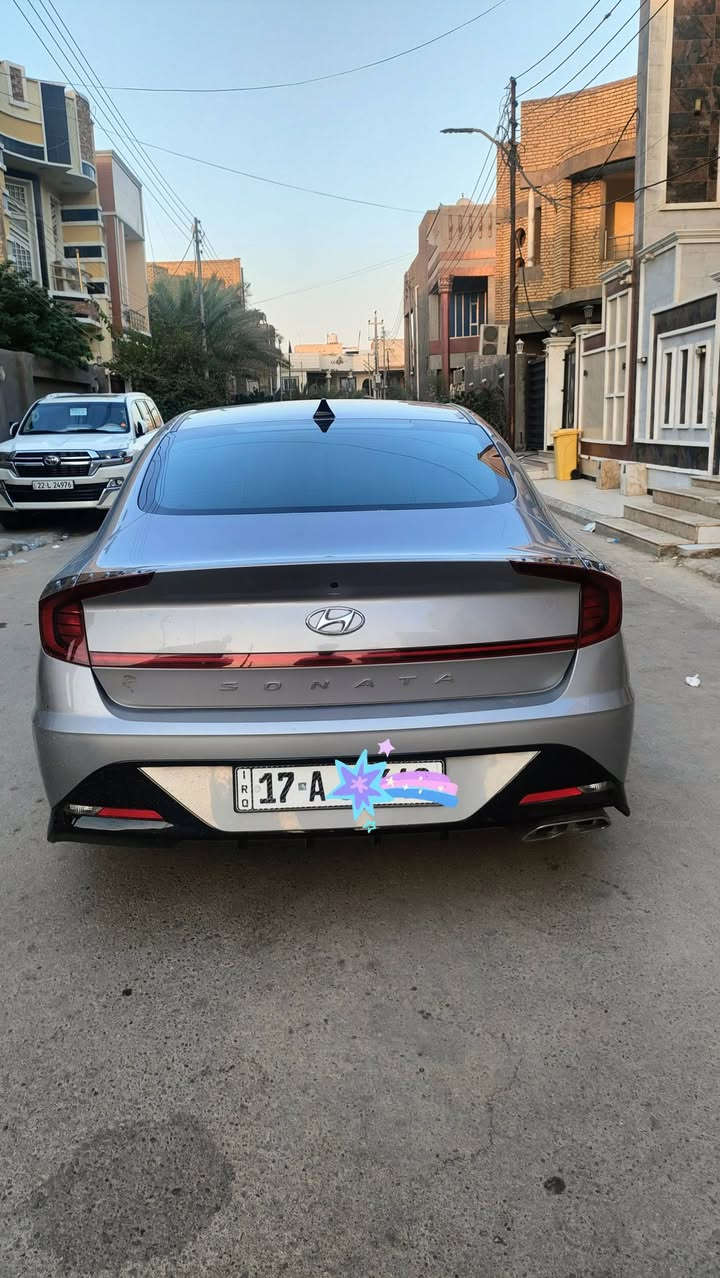 السلام عليكم 
🔹 للبيع: هيونداي سوناتا 2023 (معوقين) 🔹
📍 رقم السماوة 🚗 الموديل: 2023 📊 المسافة المقطوعة: 8,000 كم فقط (زيرو تقريباً)
✅ تبديل قطعتين (جاملغ + باب) ✅ بدون أي ضرر في الدواخل أو الشاصي ✅ المحرك (المكينة) والكير بحالة ممتازة ومكفولين ✅ شاشة كبيرة متعددة الوظائف ✅ تحكم من المقود (ستيرن) ✅ إشارات بالمرايا الجانبية ✅ نظام تحكم متكامل وميزات راحة وسلامة ✅ سيارة نظيفة جداً وجاهزة للاستخدام
💰 السعر المطلوب: 17,500 دولار 🔹 السعر قابل للتفاوض للجادين
📞 للاستفسار أو المراسلة: ***********
