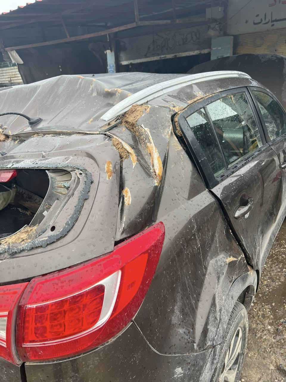 السلام عليكم
كيا سبورتج 
موديل 2012
سيارة ب اسمي 
حادث بسيط بس جاملق وصندوق اشوية من السقفية
السعر 75
***********
