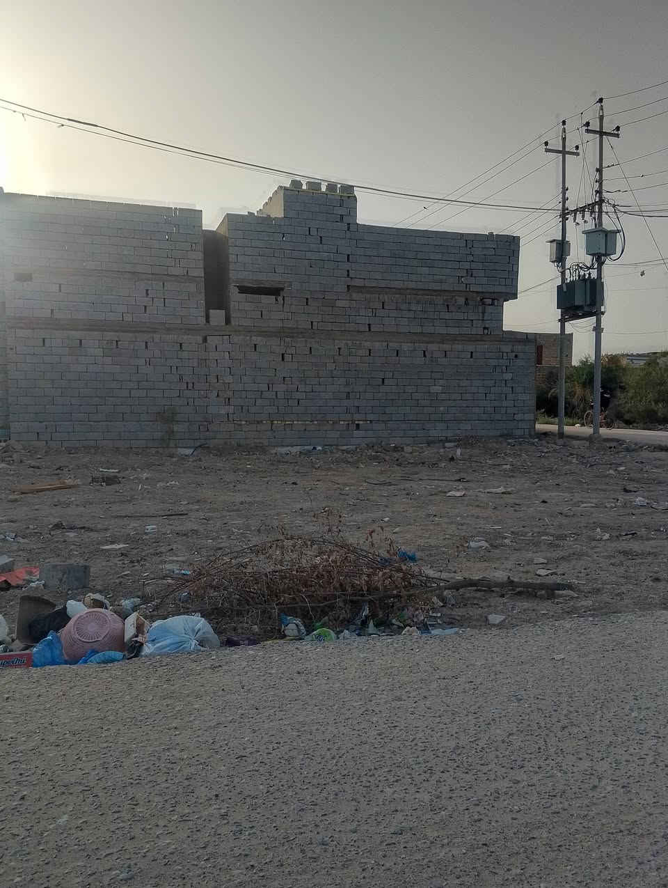 السلام عليكم يتوفر قطعتين للبيع مساحه كل قطعه 150متر طابو زراعي عراقي الموقع ابو الخصيب حمدان قرب البريد كل الخدمات متوفره ***********
