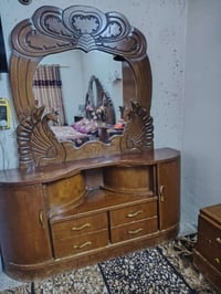 ميز تواليت • تخت • زاوية