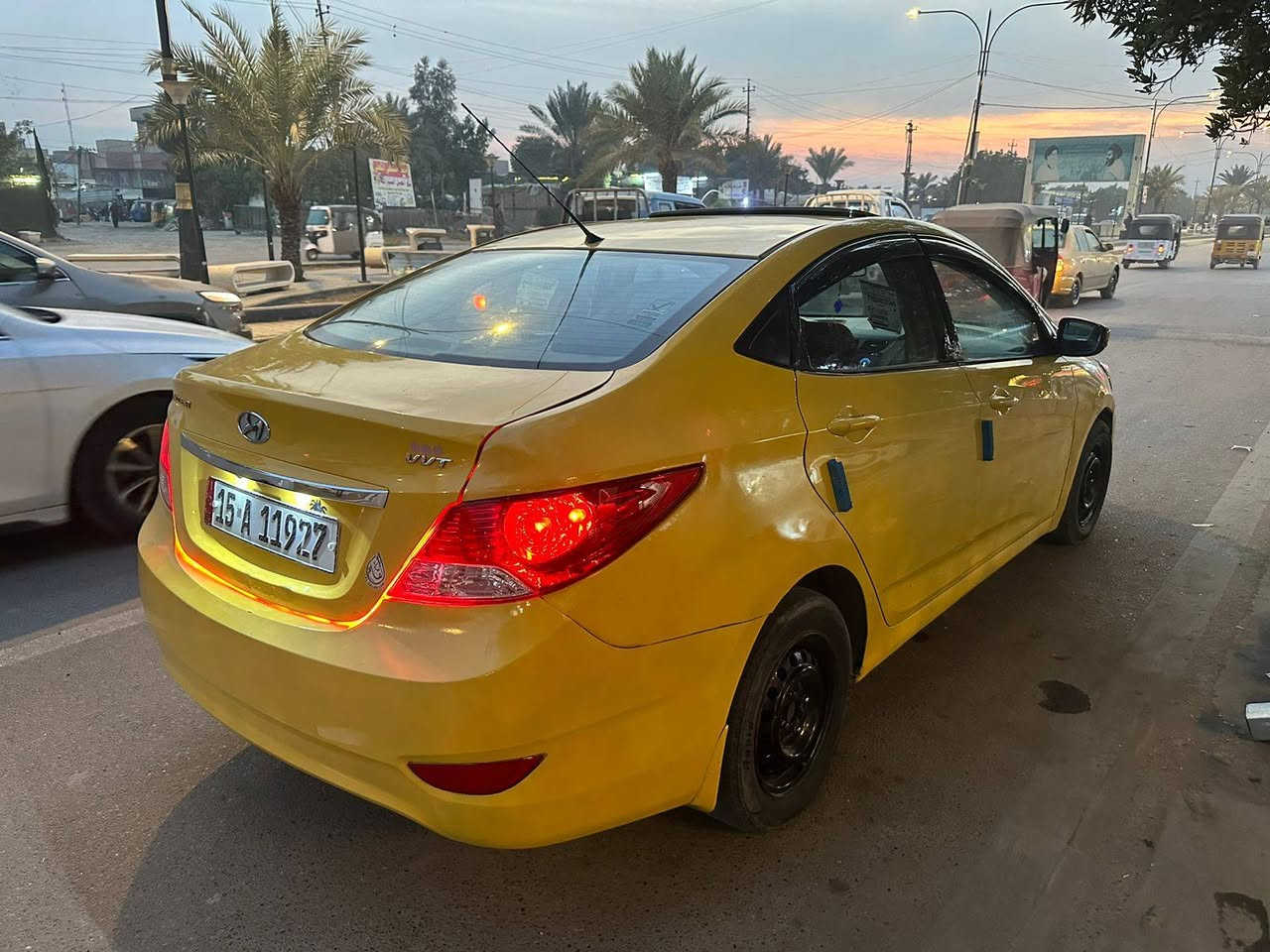 من رخصه الادمن المحترم
اكسنت ١٠١١ خليجي مكفول من الضربه 
بيهه طخه بصيطه ب جاملع خلفي 
مكينه ١٦٠٠ دوش 
رقم الانبار بسمي مصفره هيئه وغرامه 
ورقم دولي وهزه جديده شرط التحويل 
المكان بغداد الغزليه 
السعر 76 وبيهاا مجال بسيط.
رقم *********** واتساب
