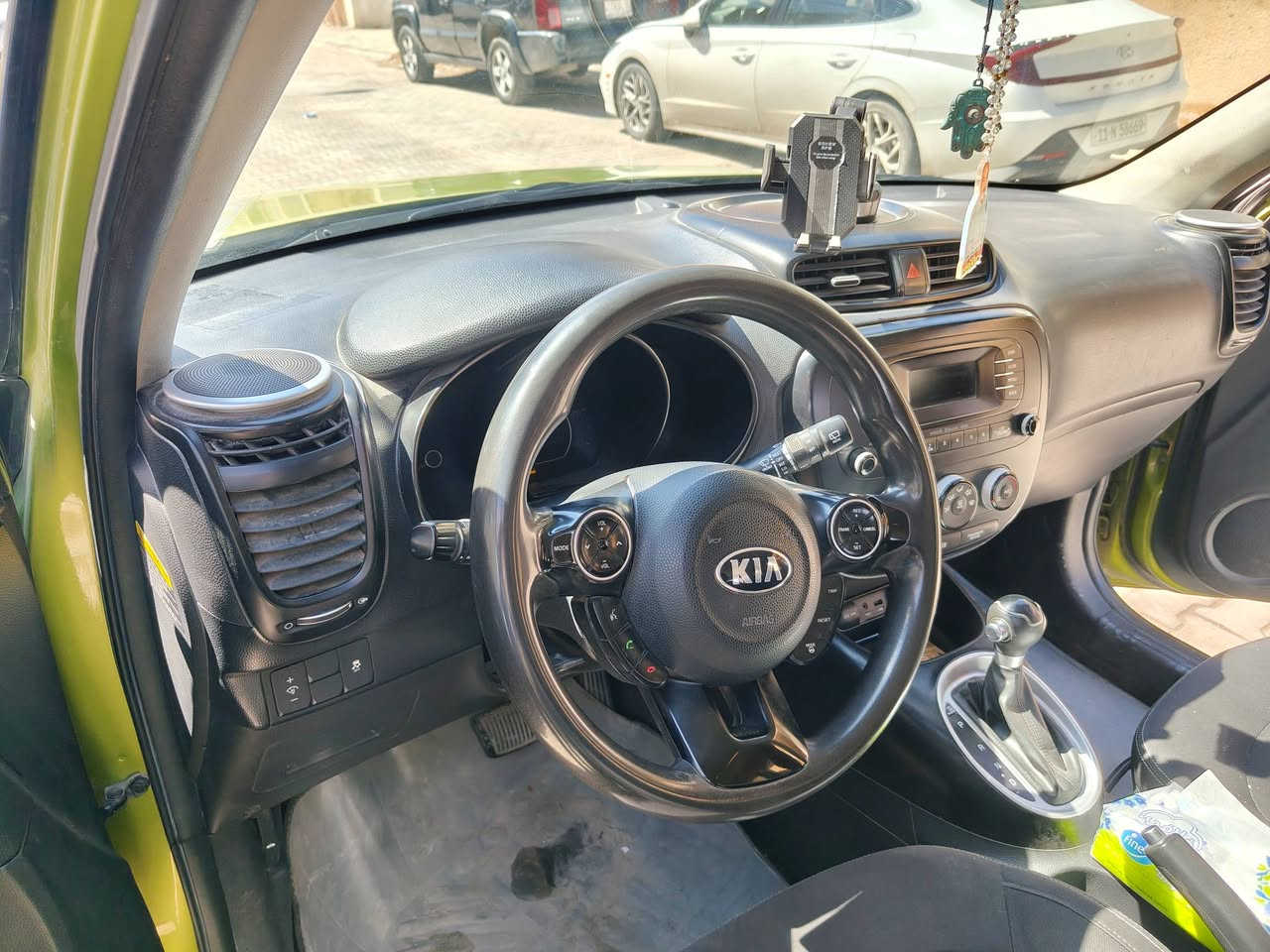 السلام عليكم 
كيا صول 2015 وارد امريكي رقم كربلاء بأسمي سنويه جديدة محرك 1600 gdi  السيارة جاهزة مابي اي نقص من تبريد وحدادية كله جاهز محرك وكير مكفول ضربته بامريكا فقط الدعامية الخلفية وشويه من باب الصندوق والصور الحادث ورقم شاصي وبيه بنيد مبدل اصلي تفصيخ نفس اللون بسبب حادث بالعراق تم تبديله بسبب اللون جارد وصور الحادث قبل التصليح موجودة ومرفقة مع الصور والسعر 105 ورقة وبيه مجال والسيارة موجودة في محافظة النجف الاستفسار الاتصال على هذه الأرقام *********** / ***********

