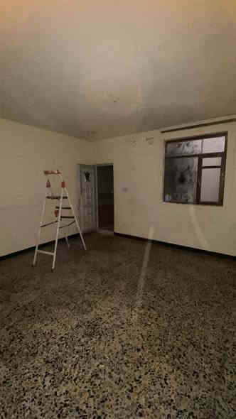 للإيجار ١٥٠ متر طابق اول نضيف جدآ 
يحتوي عل غرفتين سويت نوم وصاله ومطبخ 

السعر ٦٠٠ الأستفسار *********** 📞
