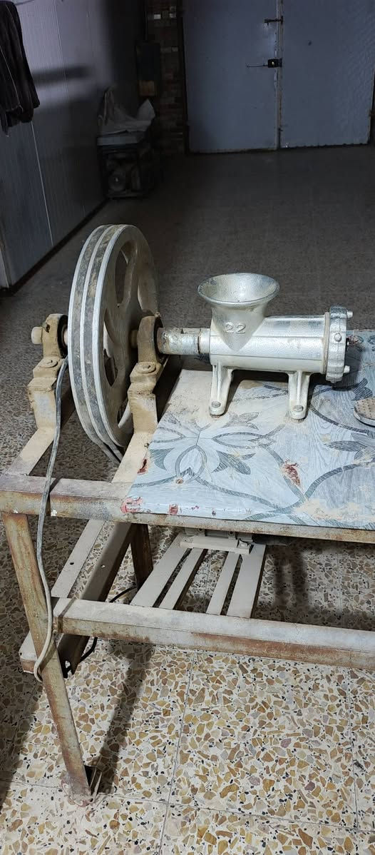 ماكنت ثرم للبيع اخت الجديده استخدام قليل حجم 22ماطور كبير السعر 175الف ***********واسط قضاء الحي
