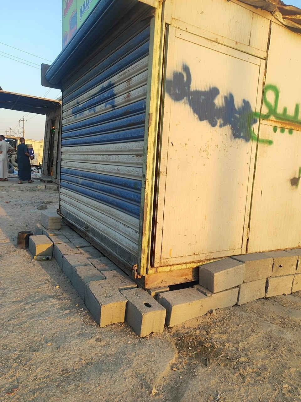 كرفان للبيع 4+3مرتب بي رفوف ضلعين 
مكانه البصره الزبير *********** ابو الخصيب, البصرة
