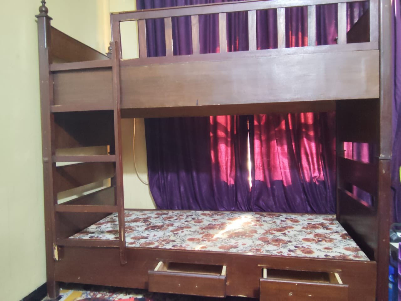 جرابي حطاطه ٤ تشكل تصير اثنين طابقين سعر الواحده ١٠٠ الف اذا تاخذه كلهن ٣٥٠ 
***********
