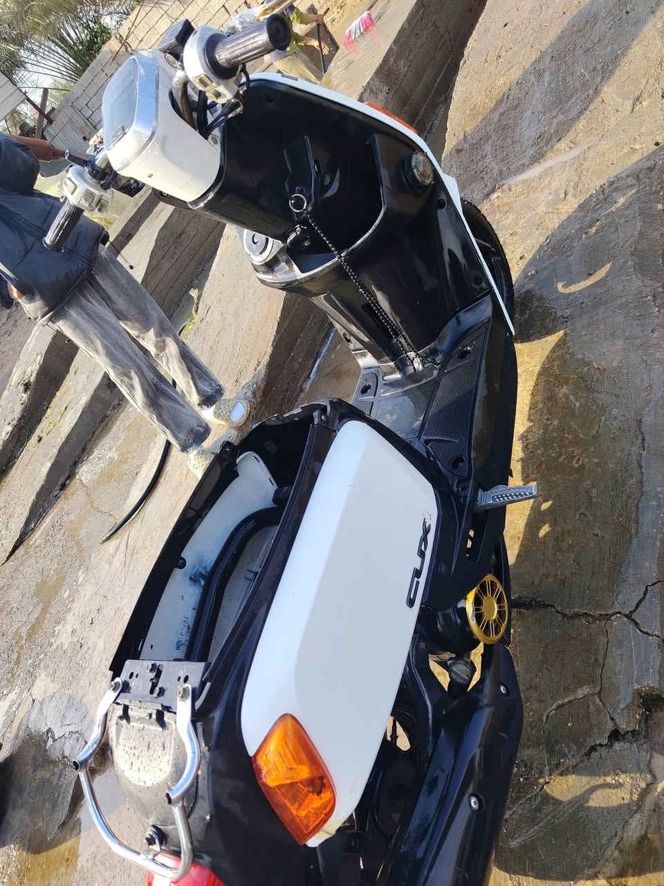 دراجه للبيع ماكس بوليسي نوزل التواصل***********
مكفوله من كلشي ومكفوله من السرقه 
الدراجه مامحتاجه اي شي 100/100
 بيه لايت زنون 
محرك مامفتوح مكفوله 
نكره سلف 
بريك شغال خلفي امامي 
محرك شوفت عينك 
مكاني بابل القاسم …  السعر 730 وبيه مجال
