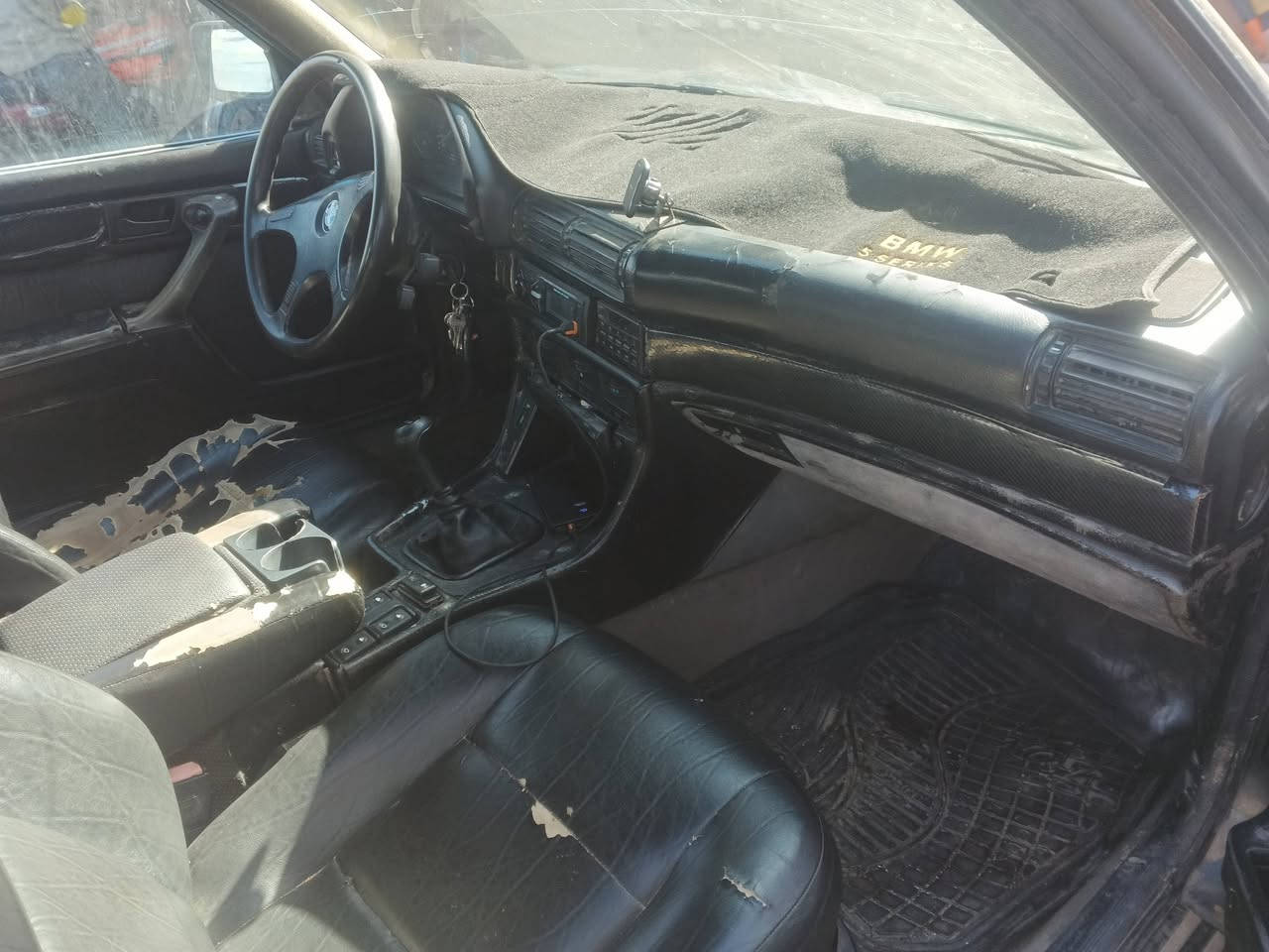 السلام عليكم ورحمة الله وبركاته
بي ام 735للبيع محرك كير شرط صدر والكشر شوف العين 
رقم نينوى Rشرط التحويل العنوان صلاح الدين بيجي 
السعر20وبيهامجال للشراي ***********
