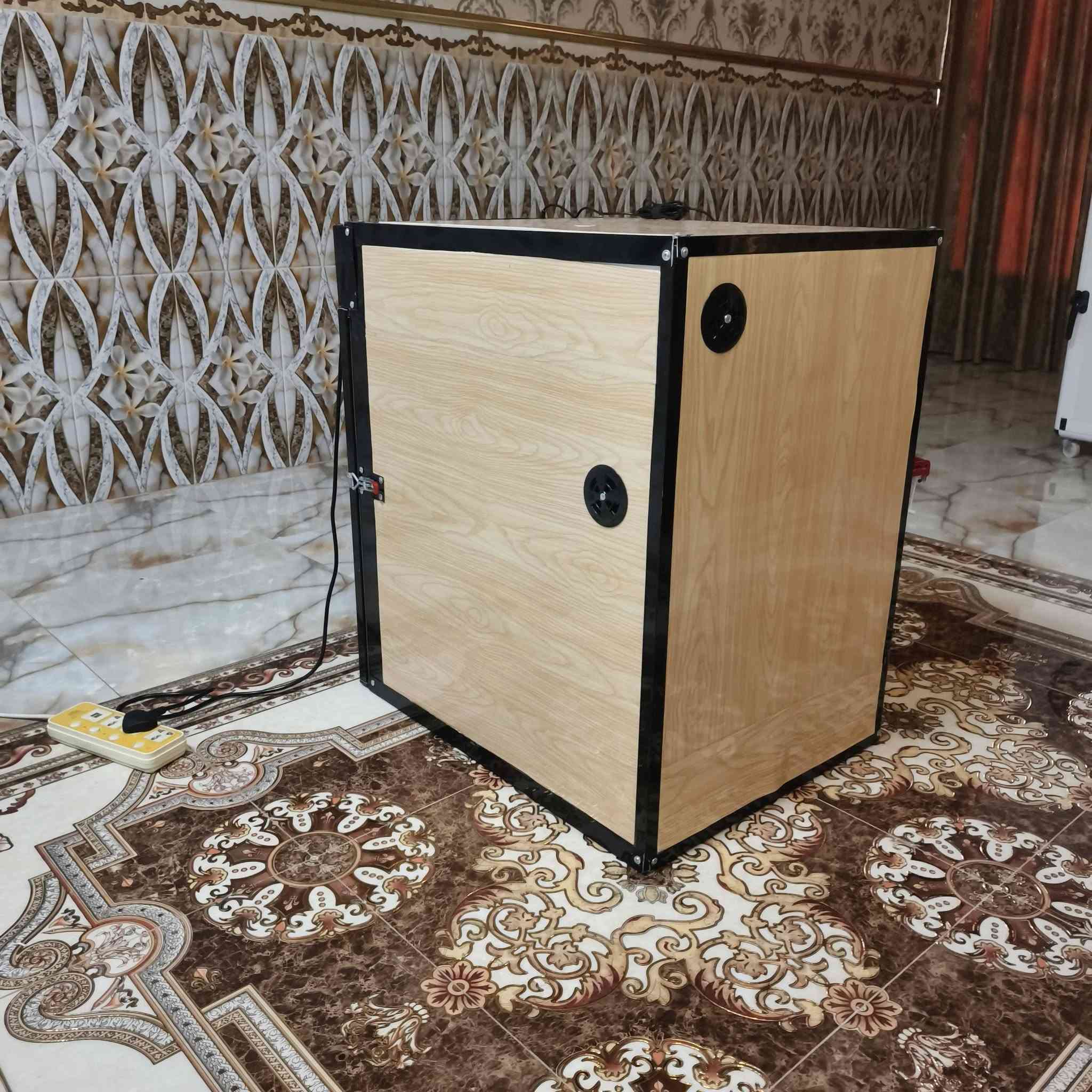 فقاسه  375 بيضه نضام جيموكه فول اتوماتيك
مستخدمه كم وجبه فقط نضيفه حيل 

وتفقيسه خير من الله وحاليا مخليها حضانه  

مكاني الدجيل  وموجود توصيل لكل المحافظات عل مشتري 
سعر 350 الف وبيها شي بسيط وماكو هيج رخص 
***********
