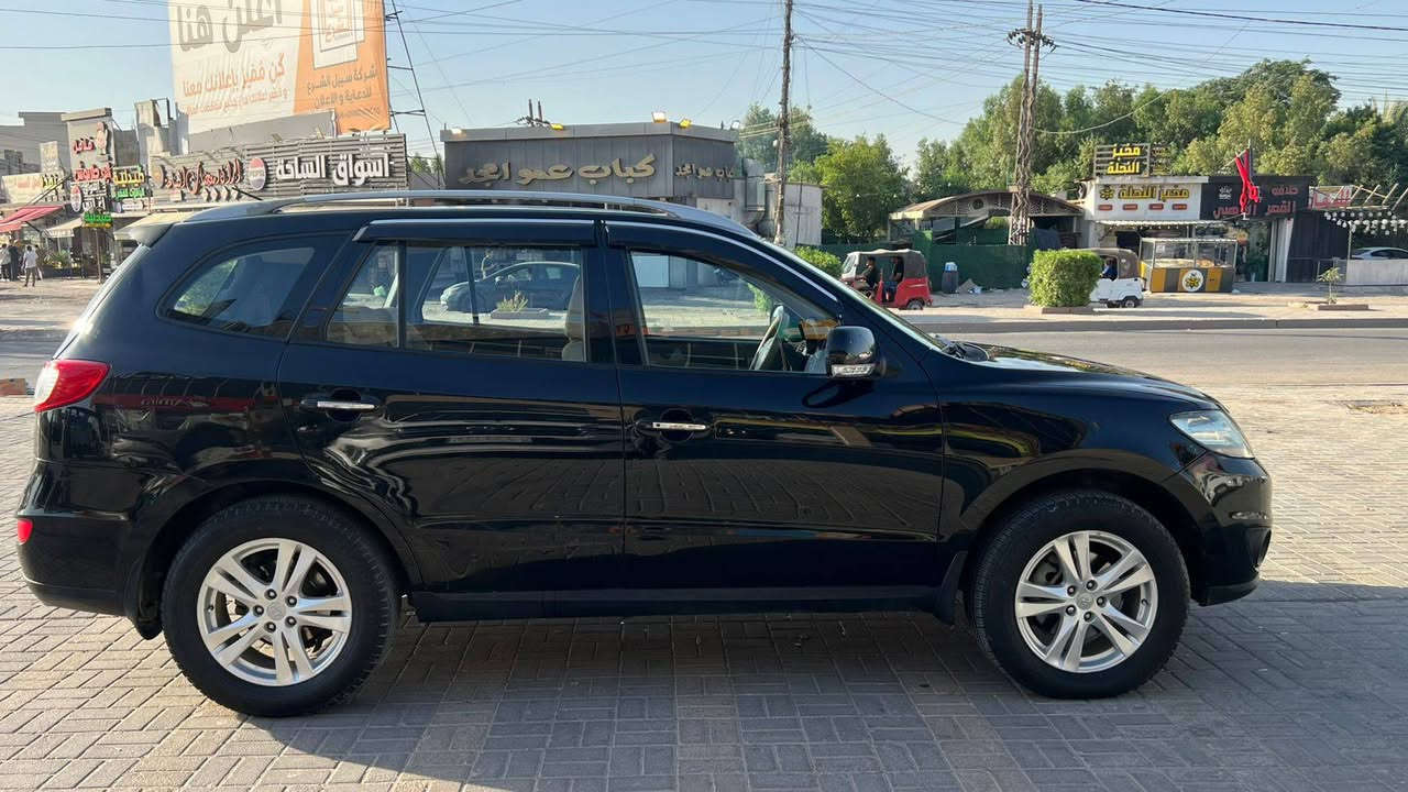 السلام عليكم سنتافيا ٢٠١٢ خليجي بيها جاملغ وباب خلفي  والهلال صبغ فقط بدون دواخل سبعه ،راكب ٣ قطع تبريد السياره فوووول مواصفات  مكينه ٢٤٠٠ دوش كير صدر كلها تمام فتحه بصمه بيبان بصمه تشغيل كشنات كهرباء مري شفط  شاشه كاميرا يعني فول السياره رقم سلمانيه بااسم صديقي هزه ورقم وسنويه جدد تحويل مباشر سعرها ١٣٥ بيها مجال مكانها منطقه الدوره للاستفسار الاتصال *********** مراوس بالنترا أو فورتي أو كورلا بأقل مع فرق ماكو مشكله متواجد واتساب
