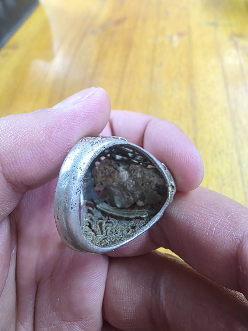 السلام عليكم اخوان عندي هذا المحبس
حجر زوعة الحية قيم بل يرضى بي الله و اخذ بل عافية


**إذا كنت صاحب هذا الإعلان وتريد حذفه لأي سبب، رجاءا أرسل رسالة إلى الدعم الفني**