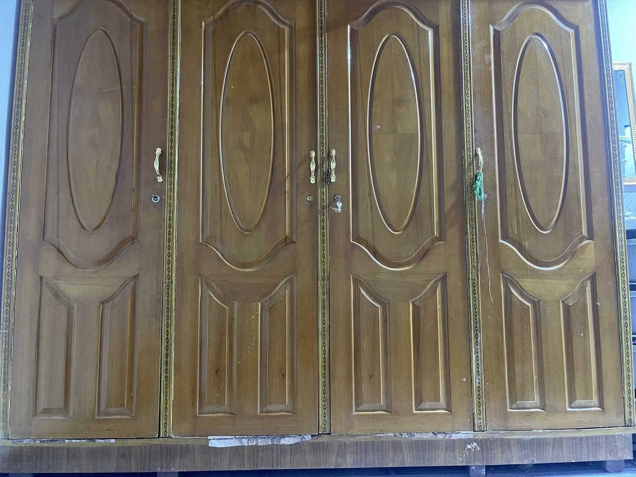 السلام عليكم اخون  كنتور صاج لبيع مستخدم اربع ابواب السعر 250 وبيه مجال ***********
