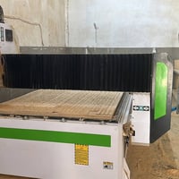 مكينه cnc للبيع  حجم ٢٤٤/١٢٢ مع ماطور شفط مكينه جدا نظيفه كما موضح بلم...