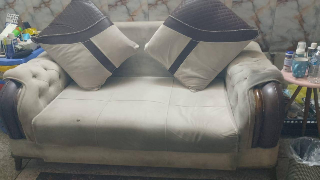 سلام عليكم تخم سريري  10مقاعدسعره 250مكان الأعظمية  . 
‏‪***********‬‏
