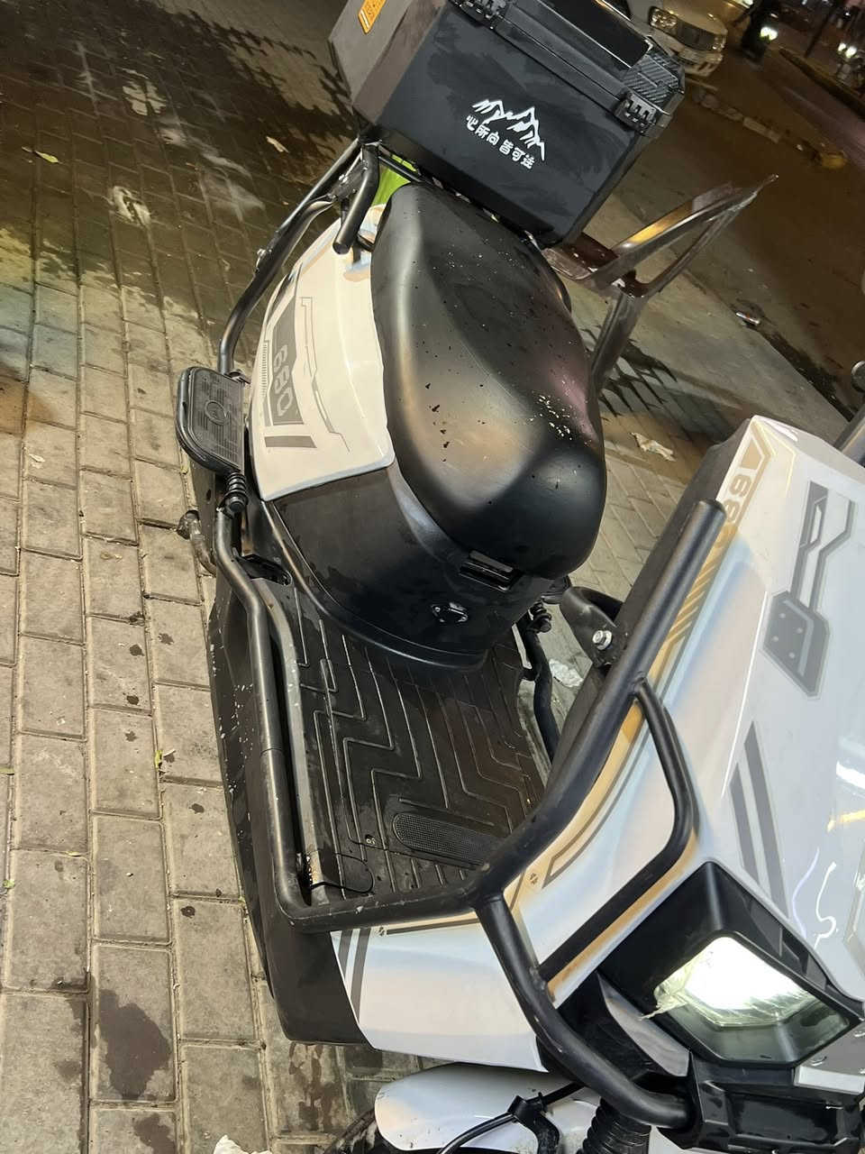 سلام عليكم دراجه شحن للبيع ست بطاريات مصطرع كبار دراجه جديده قبل شهرين اخذته السعر ٧٠٠ وبيه مجال عنواني العضميه شارع المغرب رقمي ***********
