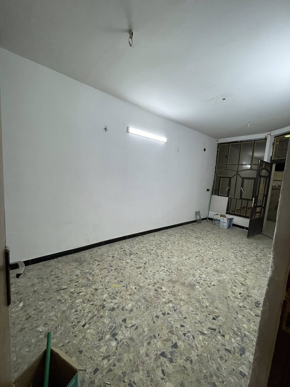 السلام عليكم 
بيت للايجار المساحه ١٠٠ متر 
نظيف جدا 
العنوان حي اور قرب جامع الفردوس 
للاستفسار الاتصال  ***********
