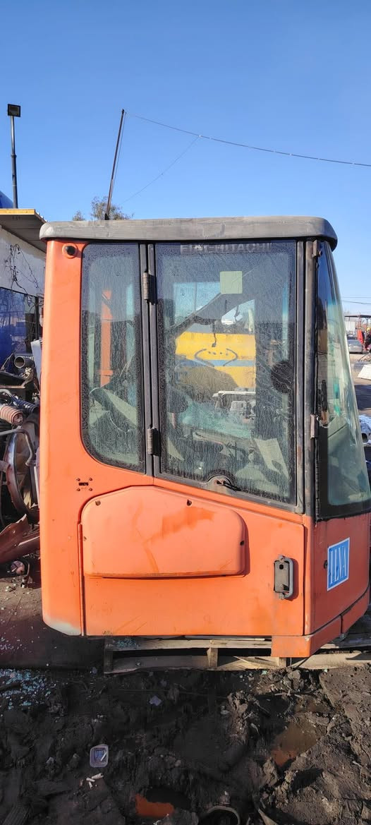 كابينة شفل هيتاكي مع المحرك ولاكسلات للبيع *********** واتساب
