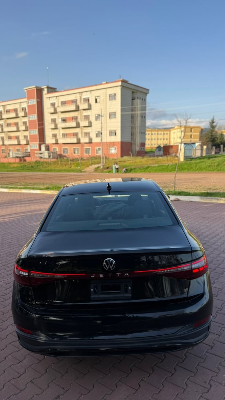 Volkswagen Jetta SPORT - شكل جديد ‎
موديل  : 2025 
سياره فقط سندوق تبديل شركة  بدون دواخل بدون صبغ 
سياره بدون ارباگ 
لون سياره اسود 🖤
‎المحرك:- i4 - 1.5L Turbo 
شاشه كبير 
‎گيج ديجيتال 
‎بريك بصمه 
‎رادار
‎كاميرا 
CarPlay
فه حم شركة   
Auto-Start/Stop
‎لايتات Led+Xzenon
14000"  mi
  سعر 160 مجال قليل 
بچم كبس كل شي ضمان 
سياره بدون رقم ترقم /اربيل دهوك سليمانيه 
مكان عقرة 
*********** واتساب
كورك ***********
