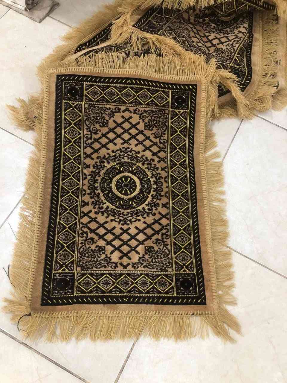 وجه مخده قديفه جاهزه للتصدير 
وسجاد صلاه جاهزه للتصدير 
بأسعار جيده جدا


**إذا كنت صاحب هذا الإعلان وتريد حذفه لأي سبب، رجاءا أرسل رسالة إلى الدعم الفني**