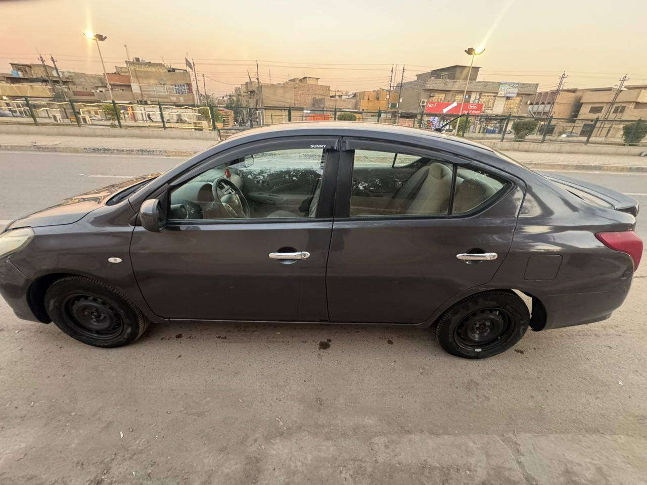 نيسان سني موديل ١٨
بيها صبغ بالجاملاغات الخلفيه مكانات صغيره  وقبق جنطه  بدون دواخل نهائيا، رقم اربيل تحويل مباشر
مكانها بغداد الكرخ الثانيه
السعر ٨٧ وبي مجال
للأستفسار اكثر :***********
