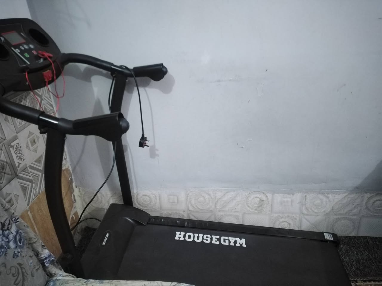 (جهاز جري مستعمل نظيف) يتحمل لحد وزن (100) المكان بغداد مدينه الصدر (رقم الهاتف ***********)
