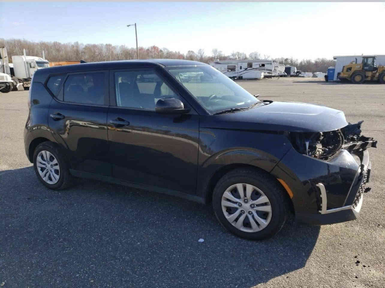 السلام عليكم مرخصت ابو الكروب للبيع كيه صول مديل الفين 2023السياره دخول جديد امرقم بغداد السياره ليبل وحد بدون ايرباك مكينه وشواصي ولغود مكفول مواصفات السياره اثلاث انضمه قياده رادار توقف ذاتي  مكينه الفين دوش ويجد مصفات لم يت ذكرهى  امانت لله السياره جديده سونره موجود مكان السياره بغداد  سعر السياره 148 وبيه مجال للستفسار ***********
