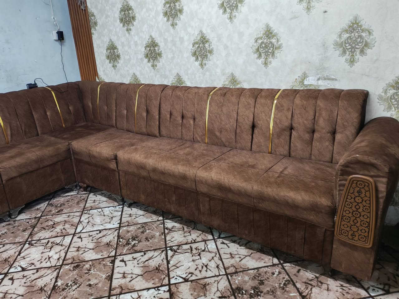 ديوان 14 مقعد تسكام بلوك اسود حيل نضيف مابي اي ضرر السعر 300 العنوان الكاضميه يوجد توصيل بكروه ***********
