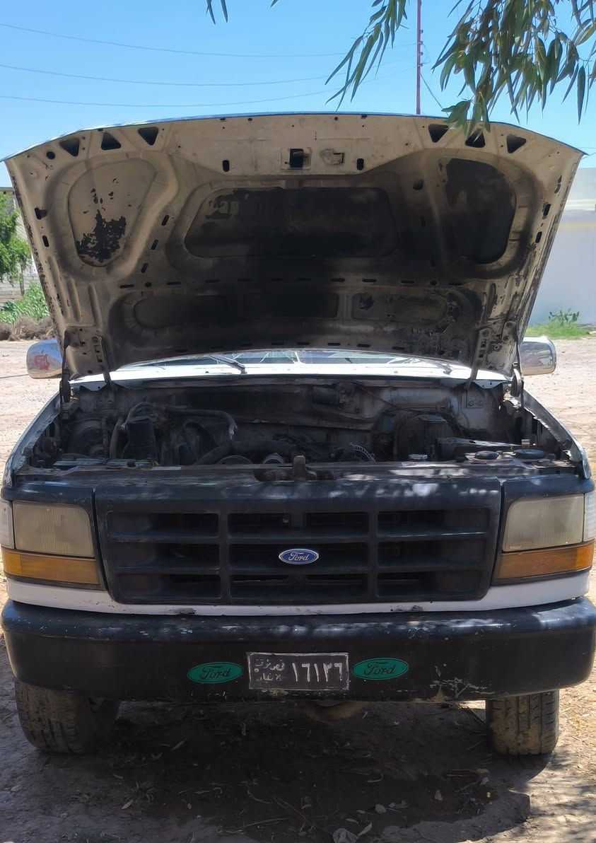 السلام عليكم فورد للبيع 
F350 موديل 91
صاحبه موجود يحول 
المحرك ولكير تحوير


**إذا كنت صاحب هذا الإعلان وتريد حذفه لأي سبب، رجاءا أرسل رسالة إلى الدعم الفني**