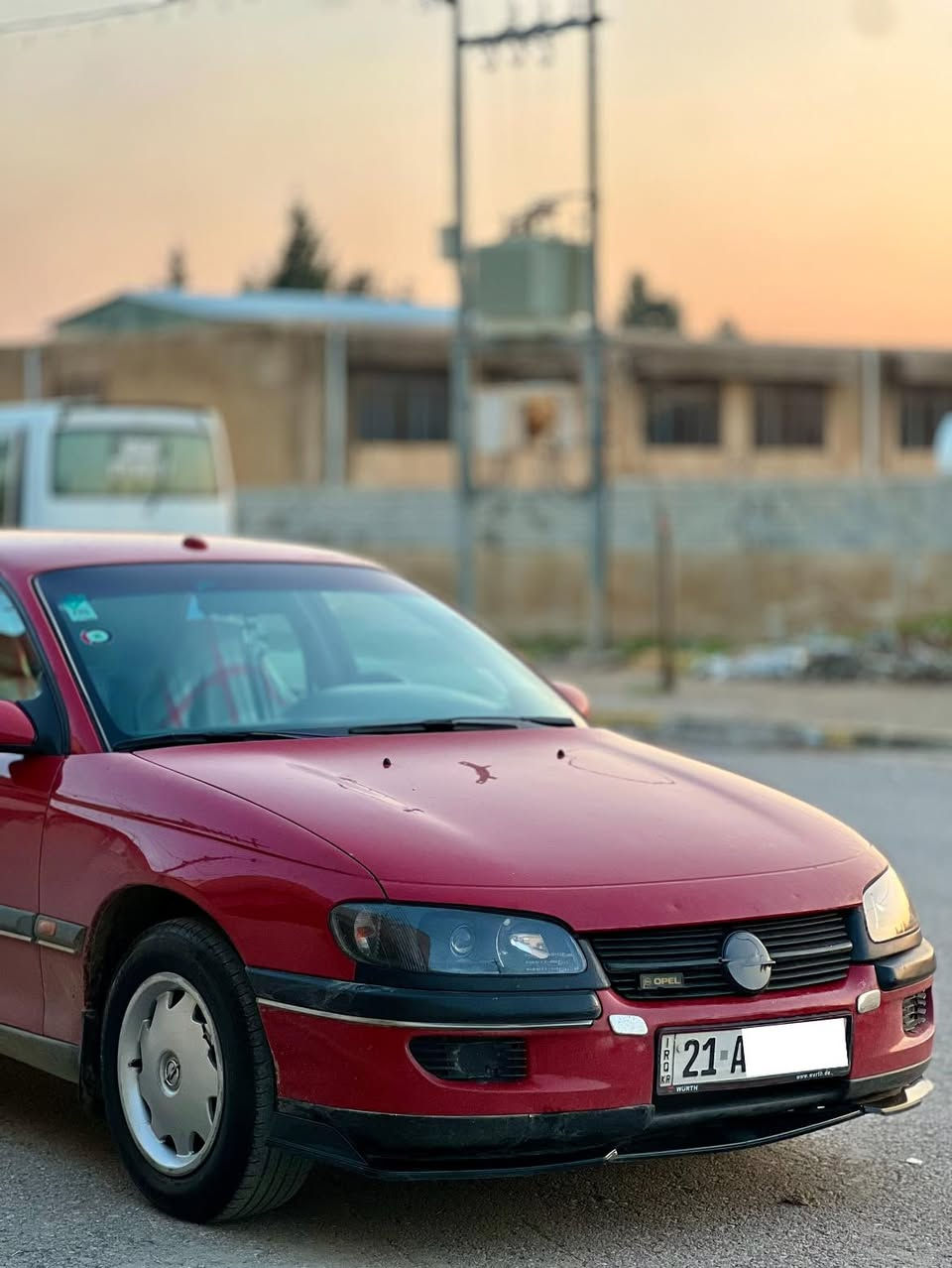 ئۆمیگا 1998 ڕەقەم سلێمانی
بێ بۆیاخ یەک پەڵە ساردی هەیە ماشاء اللە زۆر جوانە
دوو جامی پێشەوە کارەبای
لایت عەدەسە
سعری 5600$دۆلار معامەلە 
ژ.م ***********
