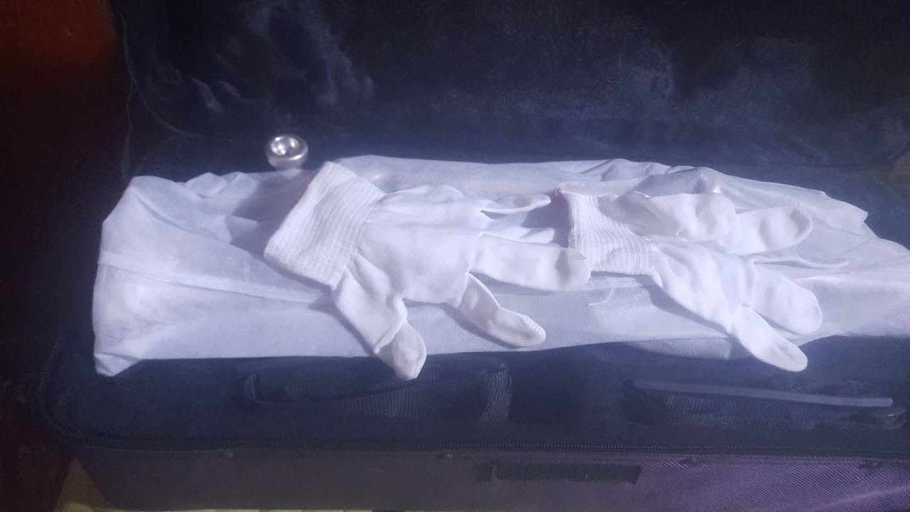 السلام عليكم ترامبيت الون فضي السعر ١٢٥ جديده صوت مفتوح ***********
