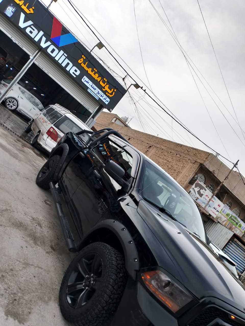 السلام عليكم
اقره تفاصيله كامله اله تتصل 
دوج رام 2023  V6 رقم اربيل الدولي 
هزه وسنويه وارقام جدد تحويل او وكاله
باب طويل بدي قصير المرغوب
ماشيه 50 ألف سياره بعدها كله ع وضع شركه 
مكينه 6 سلندر 3600 اقتصاديه 

السيارة حادثه صفحه يمنه بدون شواصي نهائيا ولا تكم ولا دواخل 
ايرباك برده فقط 
ابيع سياره مصبوغه حزام بس هيه مو حزام 
تكم قماره شواصي دواخل مكفولات 
المواصفات 
شاشه تيسلا وكامره خلفيه وحساسات 
كشنات جلد احمر وكهرباء 
تايرات جبليه اصليه وسبيسرات ونفخات جاملغ 
محجر وغطاء بدي 
دوسات بلاديه 
لايت زنون 
كير ومكينه وصدر وتبريد ع وضع شركه 
بدون اي نقص سياره جاهزه 
مكانه بغداد الكرخ 
السعر 195
***********
