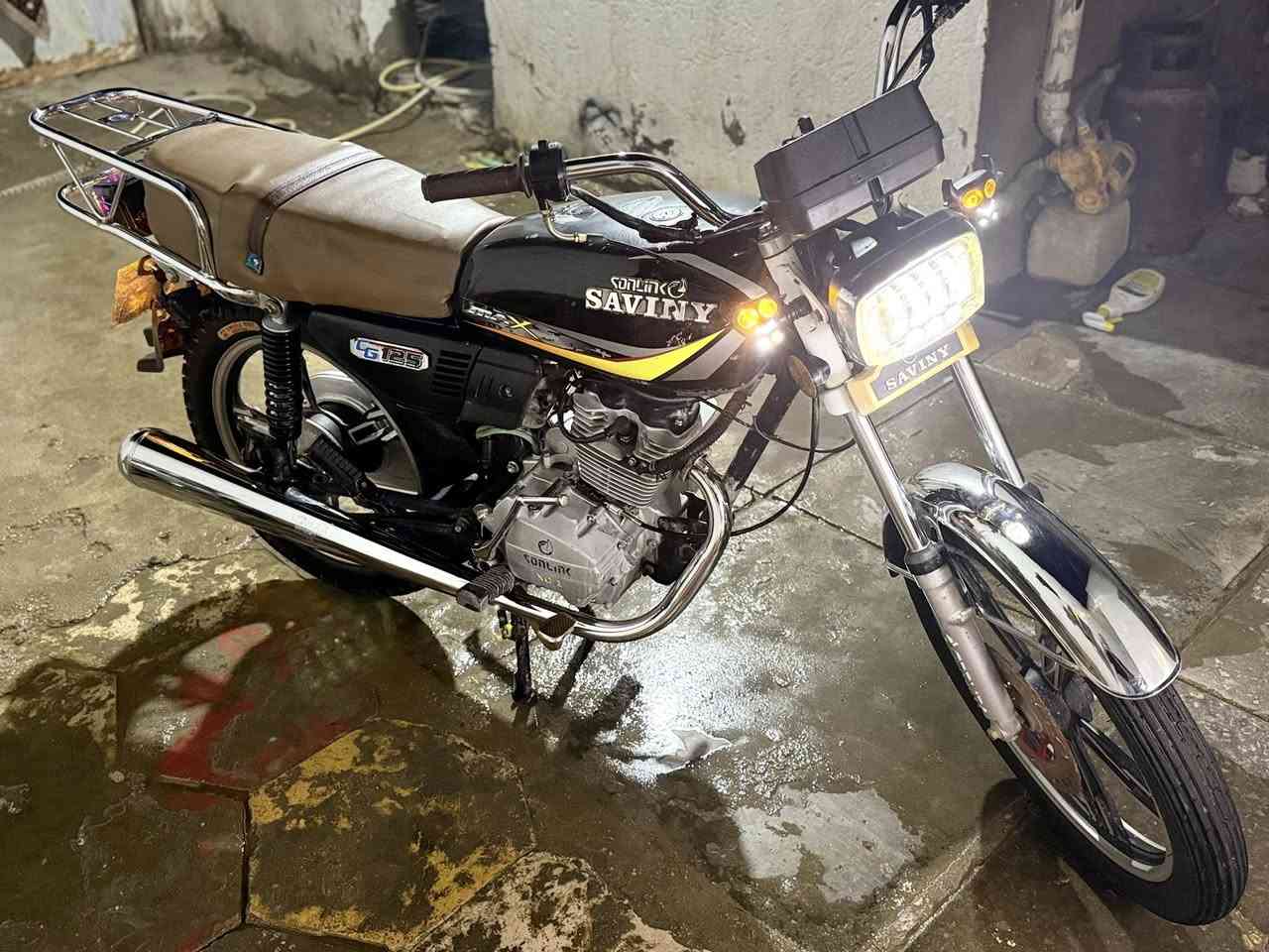 سلام عليكم دراجه سفان سونك  رقم تحويل ثاني يوم  موديل 2022طالعه بل 2023يعني مختمه 2023او معمره 2026
الدراجه خير من الله شلعه فول السعر مليون او خمسين مو شراي لا تراسل ***********
