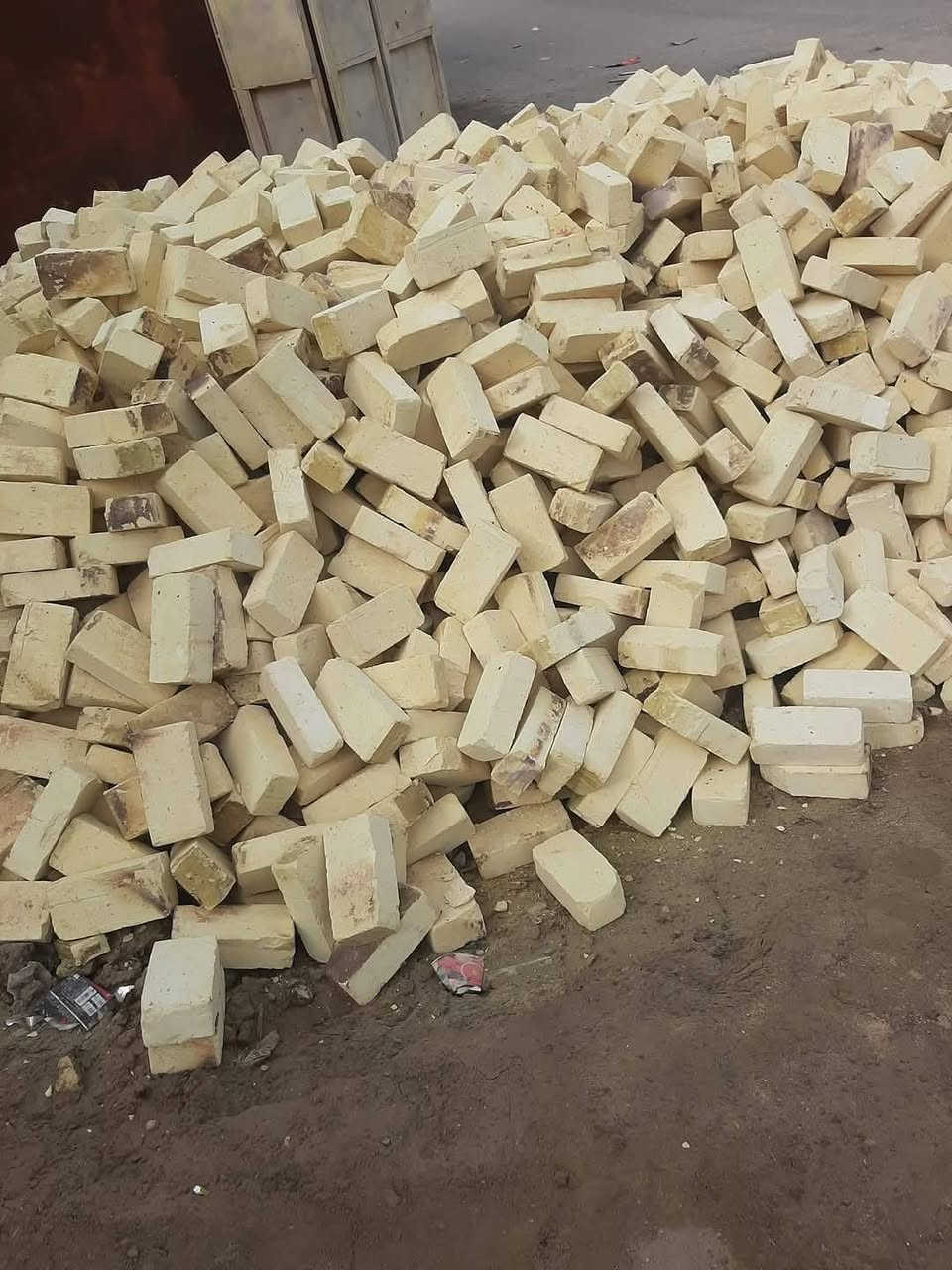 يوجد  #طابوق معامل العمارة  عدد 8000طابوقه #وزياده500 #ويوجد #تك 4000وزياده# 250 ويوجد كسر للبيع  اتصال  على الأرقام التاليه أو مراسله عل الواتساب ***********
نوع بيرنا (الطيب-العماره)  
ونوع انجكتر.
