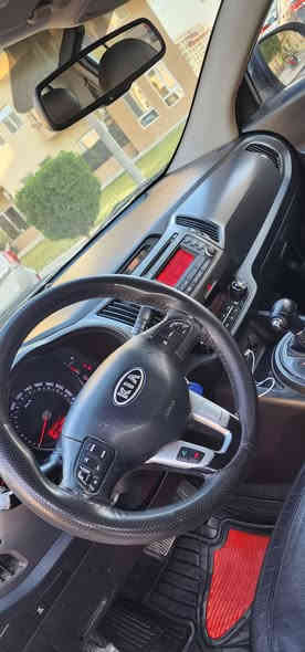 كيا سبورتاج خليجي 
موديل 2012 ..

دفع رباعي 
كاميرا خلفية 
سقف بانورامي 
تدفئة مقاعد 
مثبت سرعة
مرايا جانبية كهربائية
مقاعد كهربائية
كشافات ضباب
وضعيات القيادة
مقاعد جلد 

ماشيه 199,000
محرك 4 سلندر 2.0

بيها تبديل باب المقعد الخلفي ، خلف الصدر
وباب الأمامي الصدر صبغ فقط ..
بسبب حادث جانبي 

السعر مناسب ان شاءالله
لان البيع مستعجل ..
مكان السيارة بغداد ..

رقم الهاتف للتواصل / ***********
