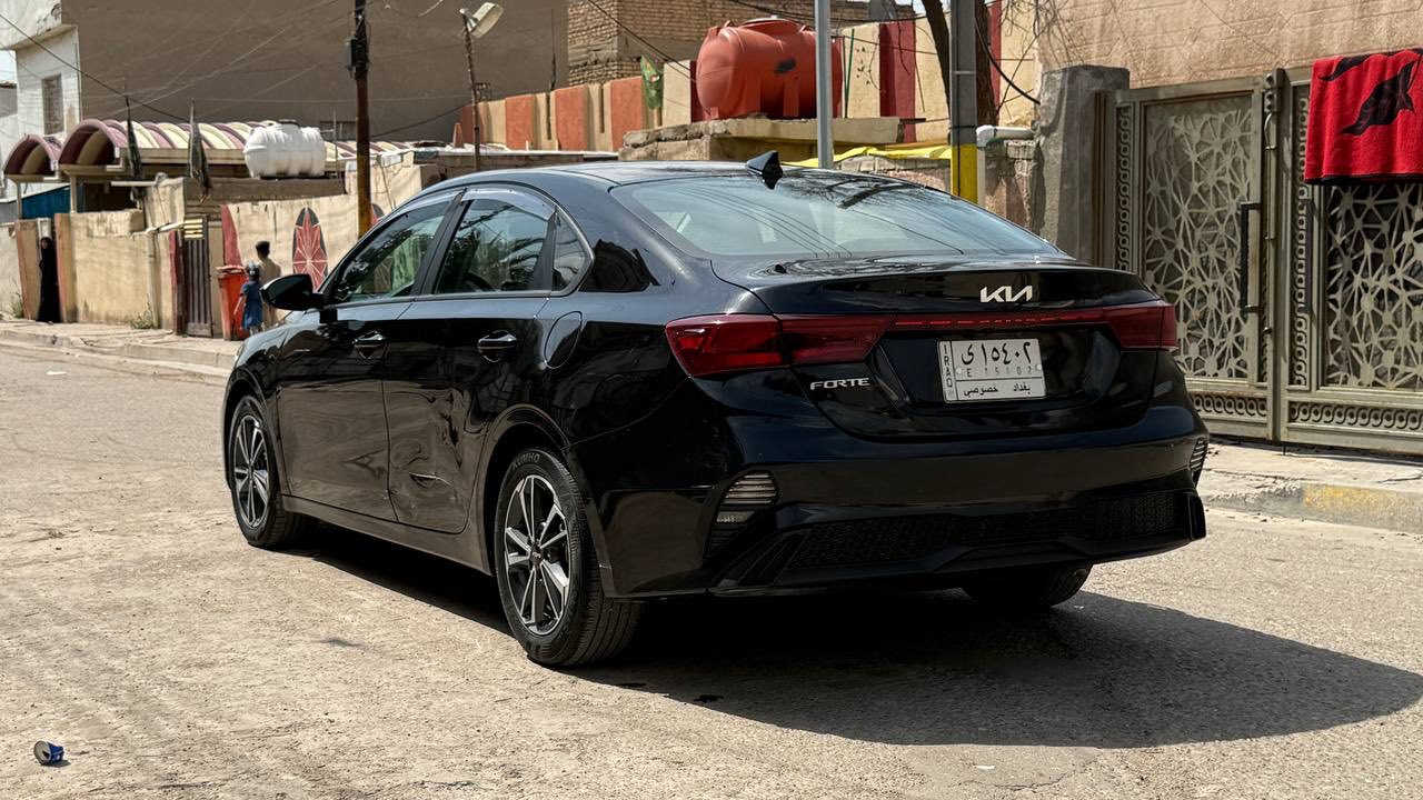 السلام عليكم كيا فورتي موديل 2022 وارد امريكي حادث قبق جنط مصلح  فقط  مرقم بغداد بسمي بدون إرباك مواصفات السياره تحكم اربع جهات شاشة لمس كامرا خلفية أنظمة قياده رادار امامي ويلكب 16 محرك 2000 دوش مكان بغداد زعفرانية يم جسر لتصال على رقم ***********
