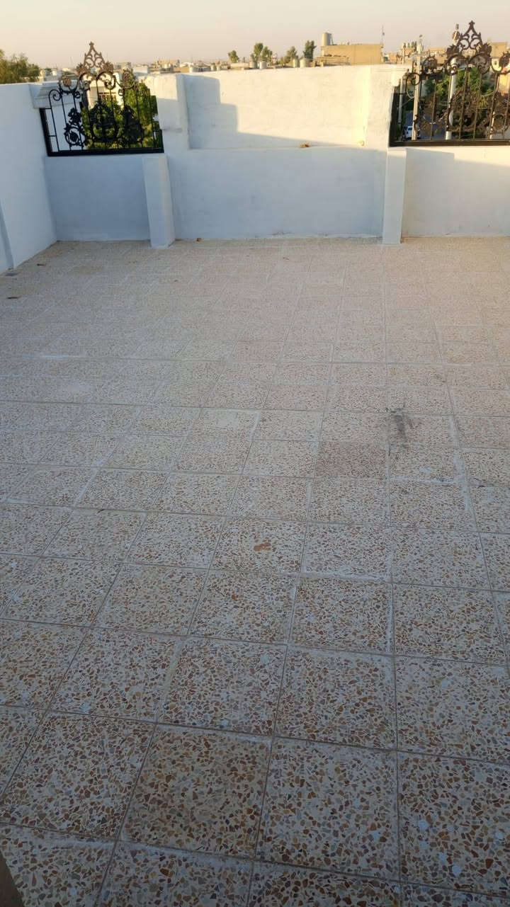 دار للبيع طابو صرف المساحة 100م الواجهة 5م بناء صفر دكتات وسقوف ثانوية البيت صاير على حديقة طابق اول استقبال مطبخ غرفه نوم صحيات داخلي وخارجي طابق الثاني نفس طابق اول وبيتونه العنوان الأسرى خلف أسواق السعادة للاستفسار الاتصال على الرقم *********** او خاص
