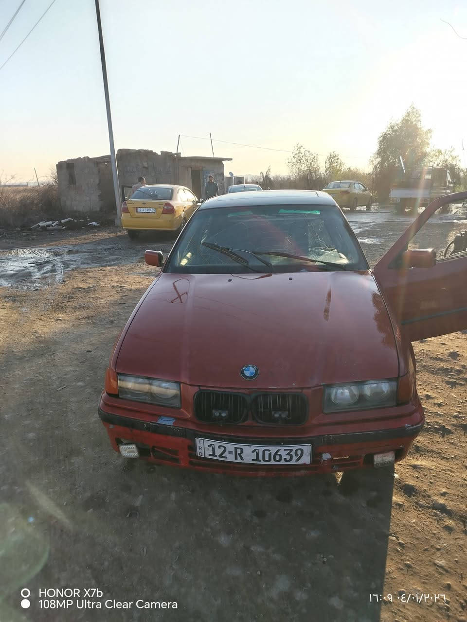 السلام عليكم، بي ام دبليو صقر حجم ٣٢٠ اللون ماروني سيارة كدام العين رقم مسطرة دولي محرك شرط  ٢٠٠٦ مال كصة وكير شرط و شرط التحويل من الشرعي كابون بانزين بيها  العنوان  نينوى ناحية النمرود
السعر ٣٧ وبيها مجال واذا اكو معارض بسيارة اوميكا او فكترا  شرط نظيف رقم الهاتف كورك *********** اسيا *********** وبيه واتساب
