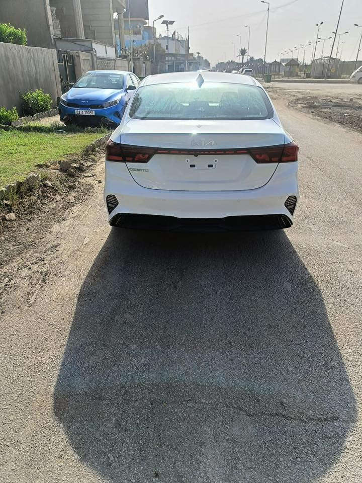 السلام عليكم
سيارة سيراتو موديل 2024 السياره حلوه مرتبه مكينة 2000 رقم بغداد انكليزي 
السعر. 165 ورقة وبيه مجال 
المكان بغداد مدينة الصدر قطاع. 79 
رقم ***********
