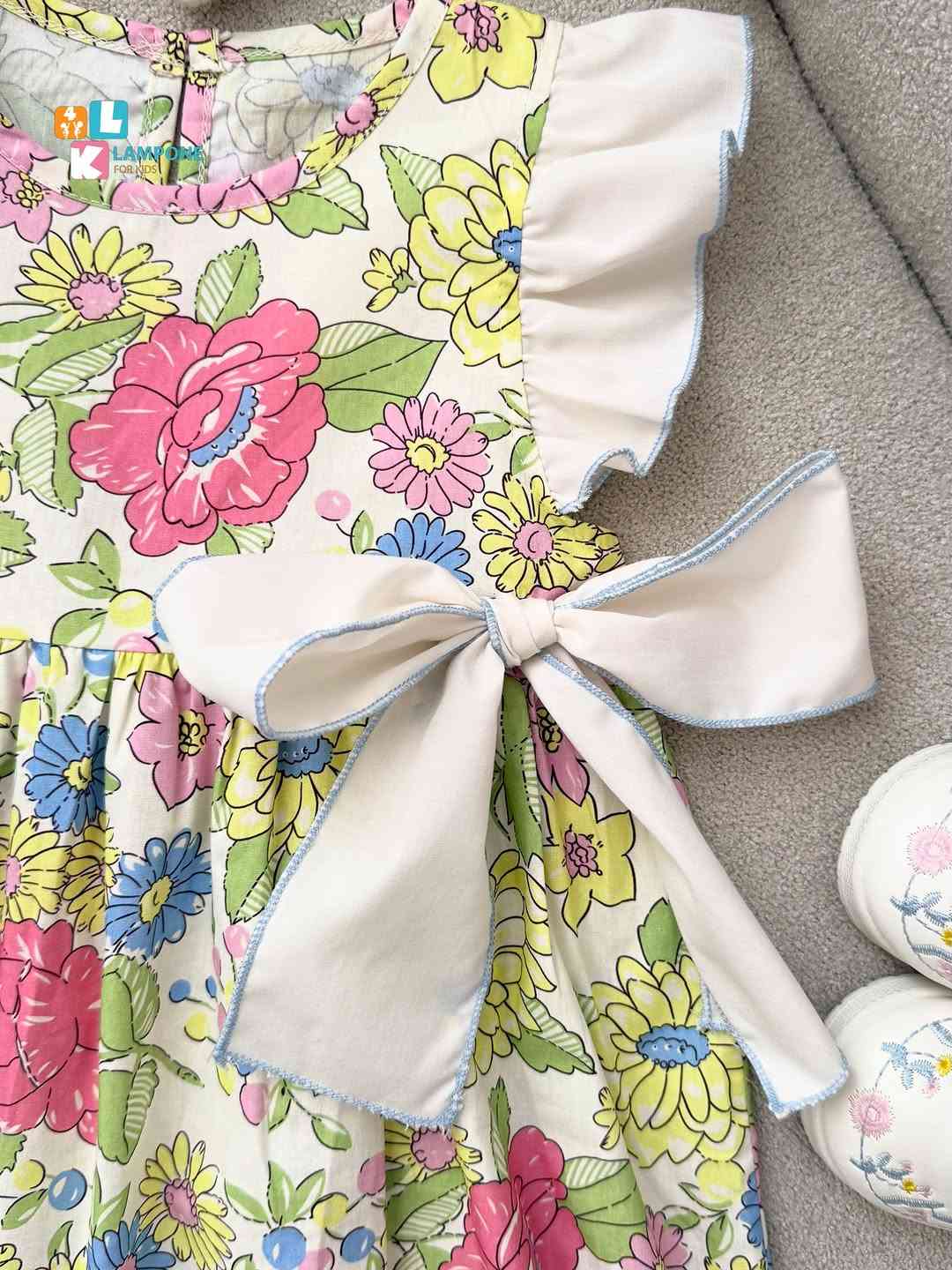 فستان بناتي ناعم بطبعات الورود الملونة 🌸
قطعة واحدة بتصميم أنثوي أنيق ومميز

✨ تفاصيل مميزة:
• طبعات ورود ملونة بتفاصيل مبهجة وناعمة
• أكمام بكشاكش أنيقة تضيف لمسة رقيقة
• فيونكات جانبية كبيرة بلون أوف وايت 🤍
• قماش خفيف ومريح مناسب للأطفال
• قصة واسعة ومريحة للحركة واللعب
• تصميم مثالي للزيارات، المناسبات والتصوير 📸

العمر: من 2 - 7 سنوات
السعر: 16,000 د.ع

لأن تفاصيل الورود الصغيرة تصنع أجمل الإطلالات 🌸
#explore #iraq #اناقة #فستان #بنات


**إذا كنت صاحب هذا الإعلان وتريد حذفه لأي سبب، رجاءا أرسل رسالة إلى الدعم الفني**