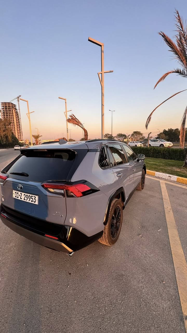 السلام عليكم 
متاح راف 4  هايبرد
موديل 2023
بدون شاصي بدون لغد بدون ايرباك 
كلش نضيفه وكلشي بيها بعده ع وضع الشركه 
فول مواصفات 1/1 
فتحة سقف
كشن كهرباء
هيتر بل كشنات 
تدفئة استيرن 
رادارات امامي خلفي
نقطه عمياء
تحديد مسار 
كشافات ضباب
جنطه كهرباء
اشاير بل مري 
لايت زنون بلادي 
ويل 18 بلادي 
تبريد قطعتين 
لايت اوتو بل اماكن الضلمة يشتغل عالي 
بصمتين اجتي وياها 
3 انظمه قياده ايكو سبورت  نورمال
حادثها جاملغ الامامي من جهة الراكب مبدل ومصبوغ و مرشوش نص باب الراكب و ربع البنيد

مكاني بغداد الكرخ 
***********
